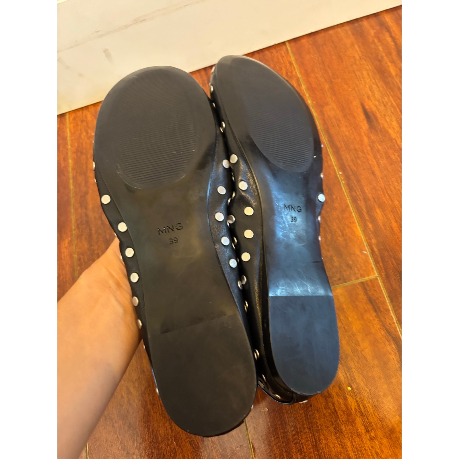 Mango Mng Women’s Studded Black Ballet Flats Size 8.5 Nwob — image 7 of 7